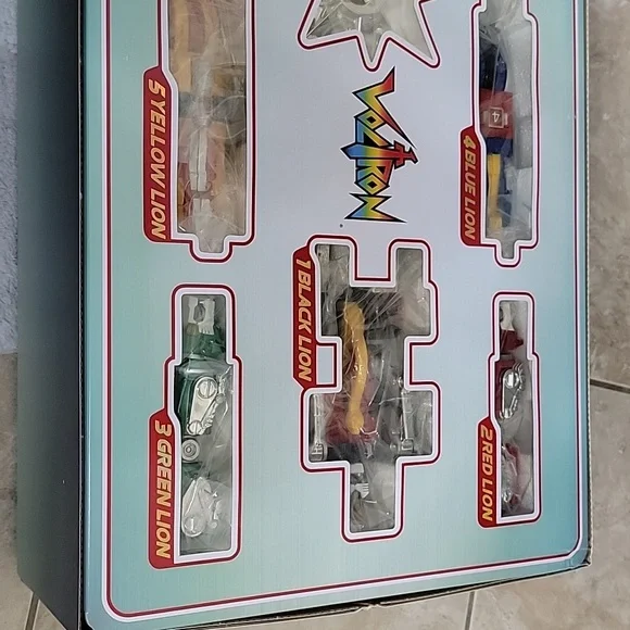 Voltron 30th Anniversary Collector's Set - Picture 7 of 10